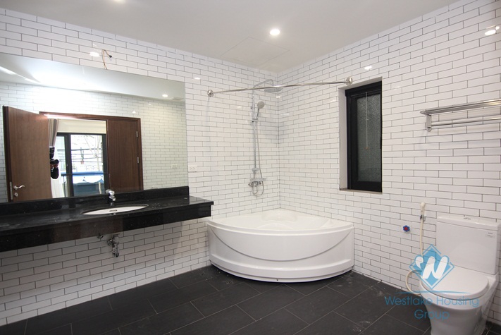 02 floor apartment with swimming for rent in Xuan dieu st, Tay Ho district 